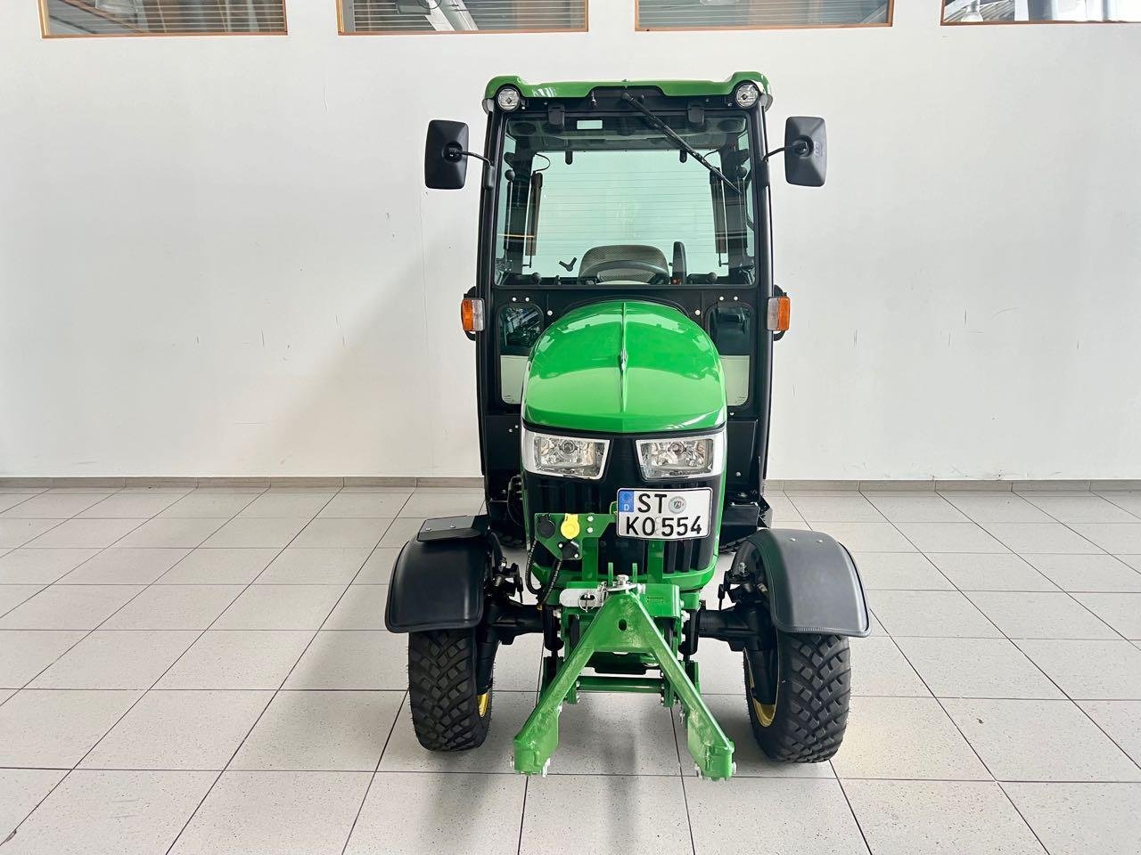 Kommunaltraktor des Typs John Deere 2032R, Gebrauchtmaschine in Neubeckum (Bild 3)