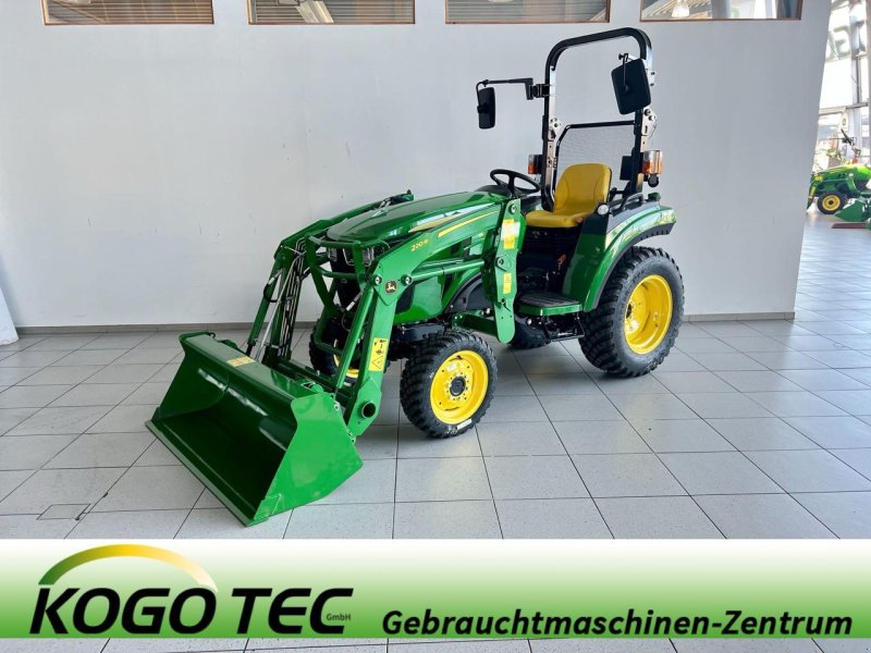 Kommunaltraktor van het type John Deere 2032R, Neumaschine in Neubeckum (Foto 1)