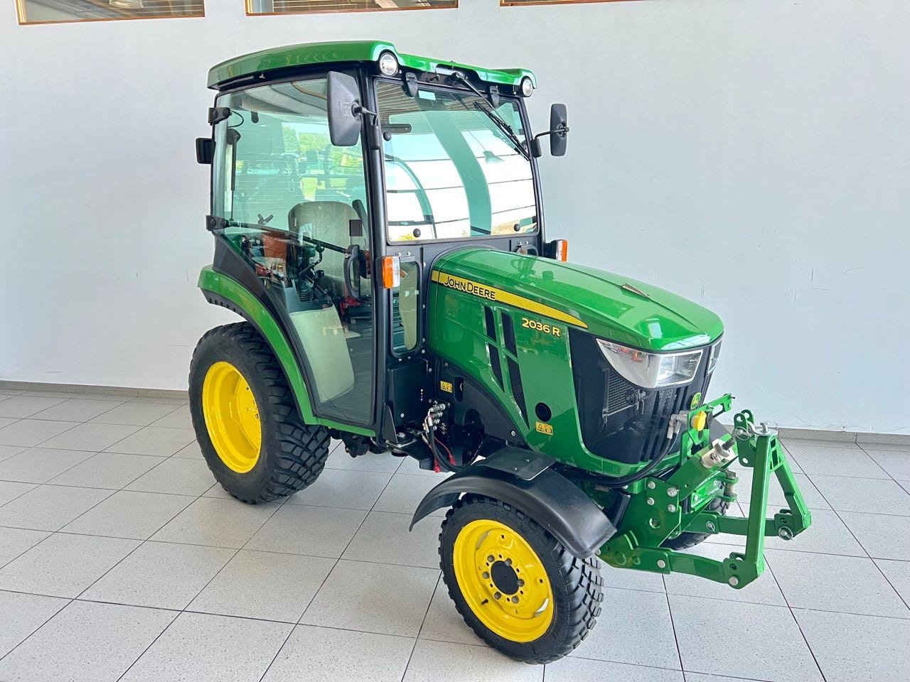 Kommunaltraktor des Typs John Deere 2036R, Gebrauchtmaschine in Neubeckum (Bild 2)