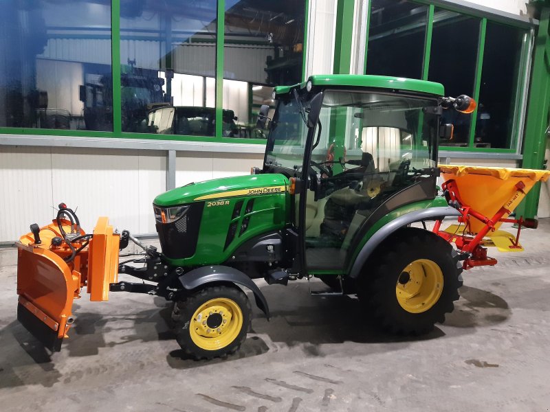 Kommunaltraktor of the type John Deere 2038R, Neumaschine in Aislingen (Picture 1)