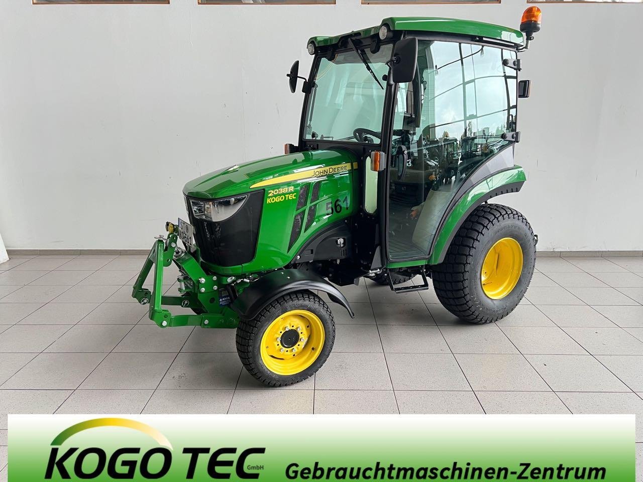 Kommunaltraktor des Typs John Deere 2038R, Gebrauchtmaschine in Neubeckum (Bild 1)