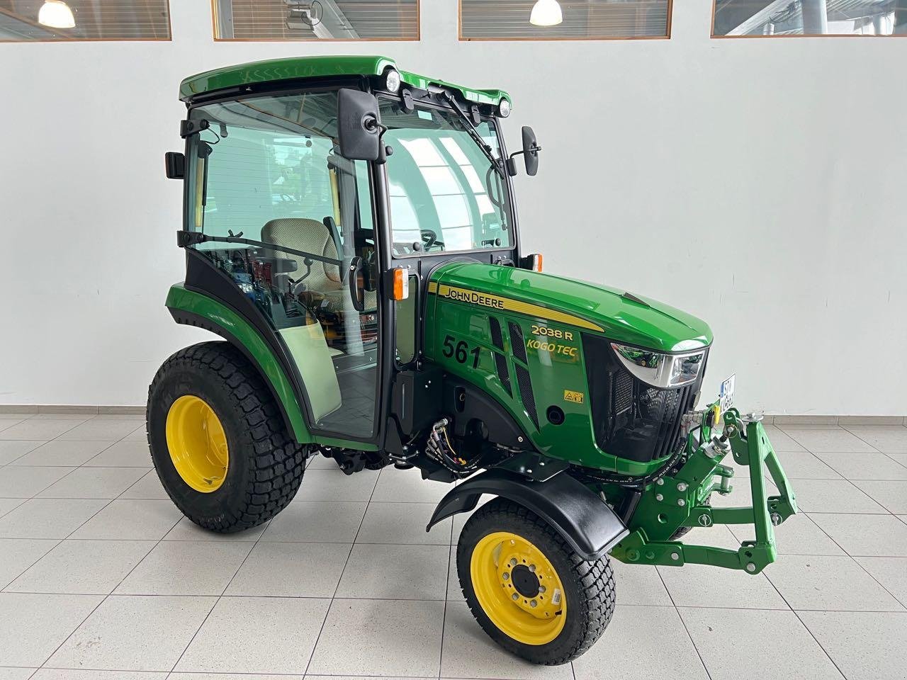 Kommunaltraktor van het type John Deere 2038R, Gebrauchtmaschine in Neubeckum (Foto 2)