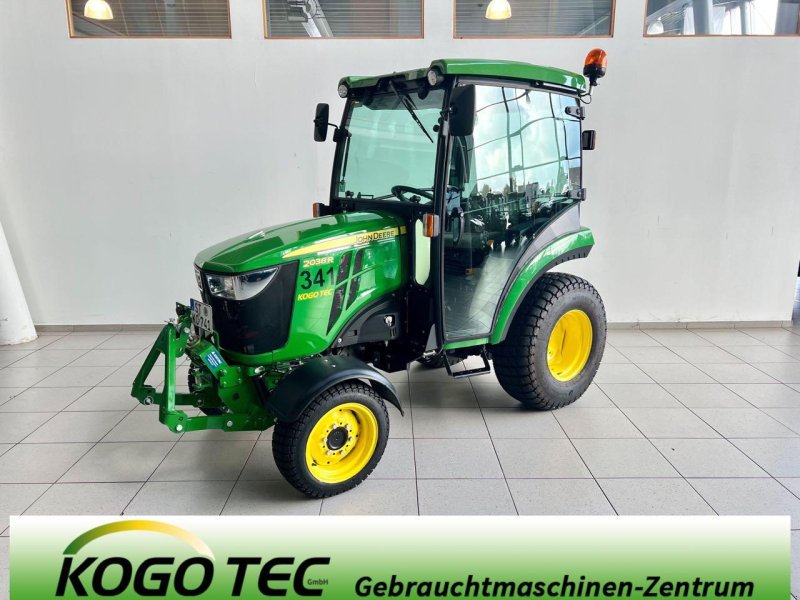 Kommunaltraktor des Typs John Deere 2038R, Gebrauchtmaschine in Neubeckum (Bild 1)