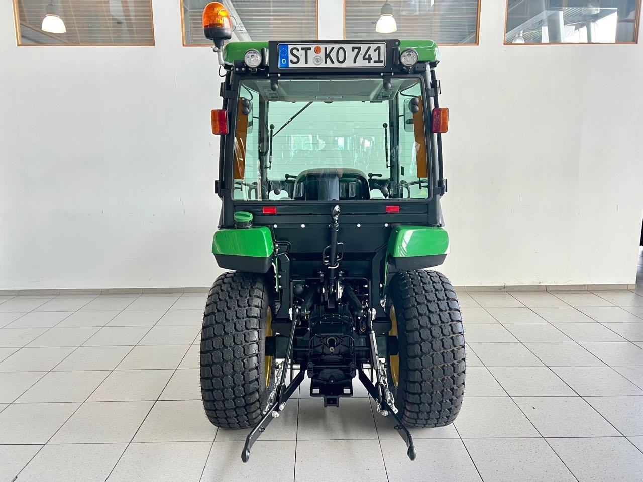 Kommunaltraktor des Typs John Deere 2038R, Gebrauchtmaschine in Neubeckum (Bild 4)