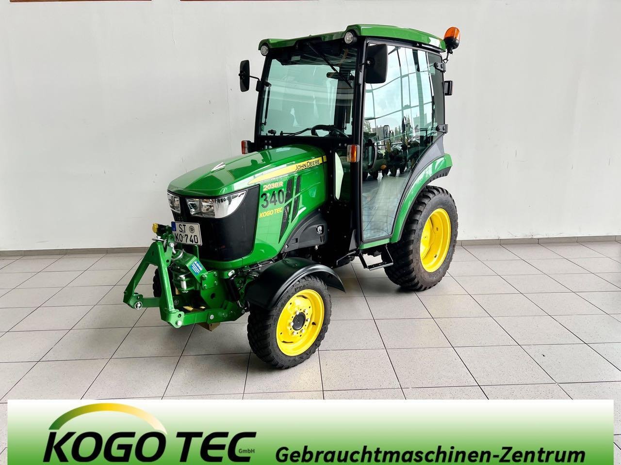 Kommunaltraktor des Typs John Deere 2038R, Gebrauchtmaschine in Neubeckum (Bild 1)