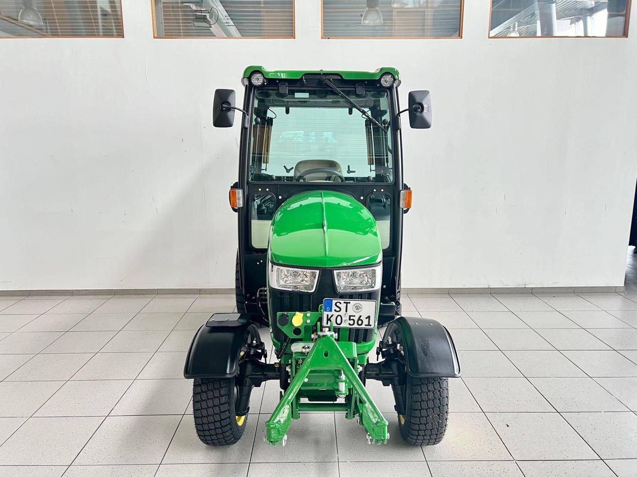 Kommunaltraktor des Typs John Deere 2038R, Gebrauchtmaschine in Neubeckum (Bild 3)