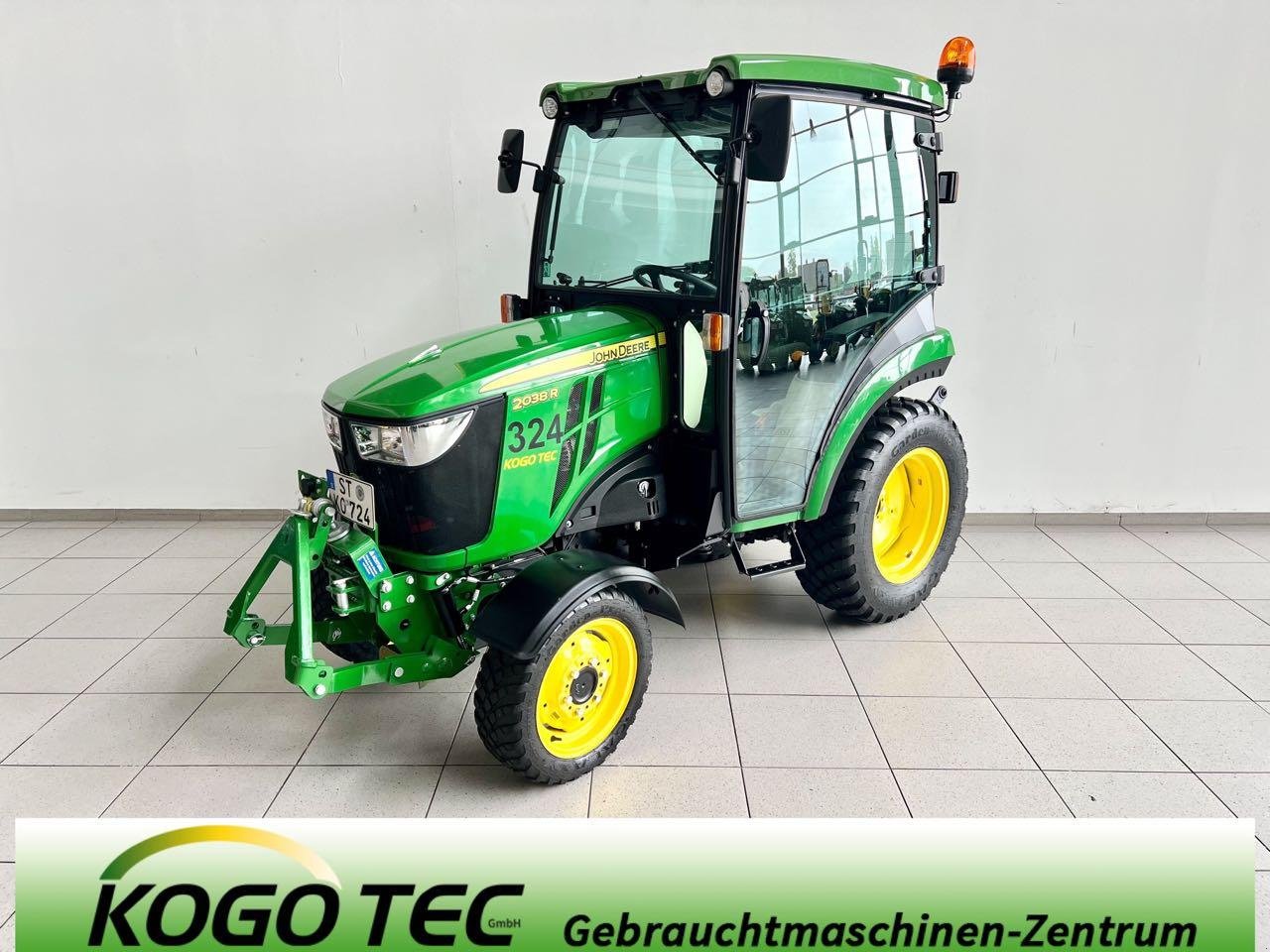 Kommunaltraktor des Typs John Deere 2038R, Gebrauchtmaschine in Neubeckum (Bild 1)