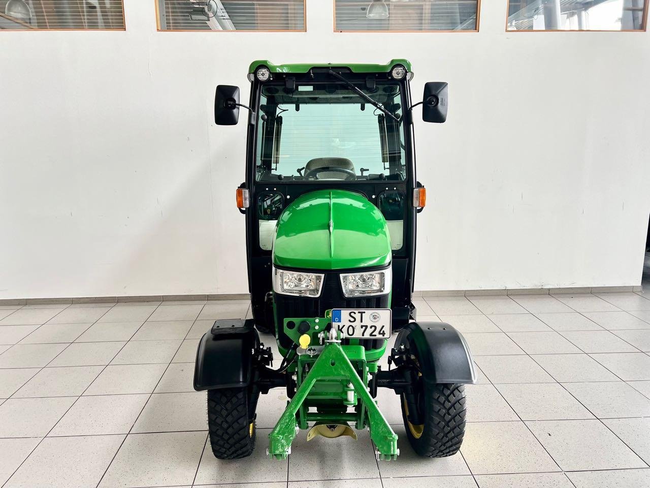 Kommunaltraktor des Typs John Deere 2038R, Gebrauchtmaschine in Neubeckum (Bild 3)