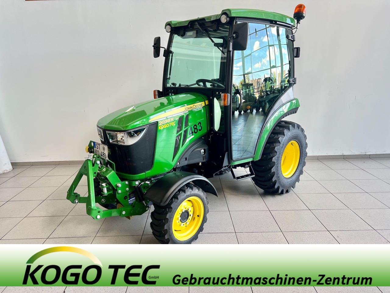 Kommunaltraktor des Typs John Deere 2038R, Gebrauchtmaschine in Neubeckum (Bild 1)