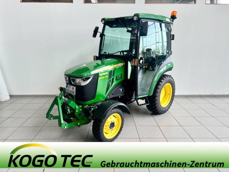 Kommunaltraktor des Typs John Deere 2038R, Gebrauchtmaschine in Neubeckum (Bild 1)