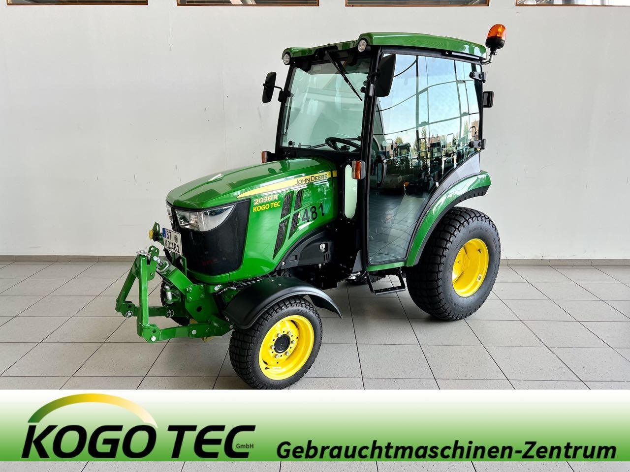 Kommunaltraktor от тип John Deere 2038R, Gebrauchtmaschine в Neubeckum (Снимка 1)