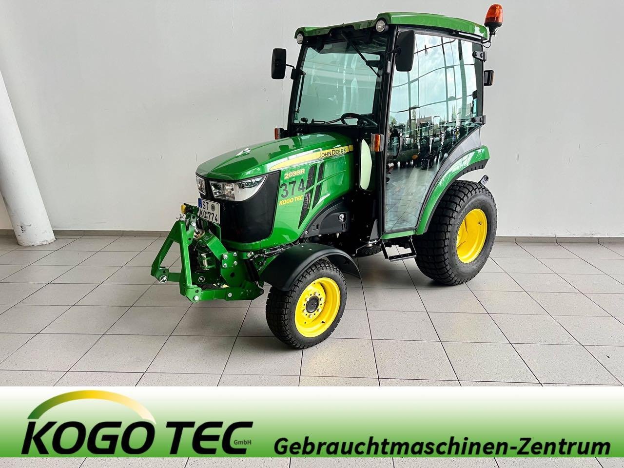 Kommunaltraktor des Typs John Deere 2038R, Gebrauchtmaschine in Neubeckum (Bild 1)