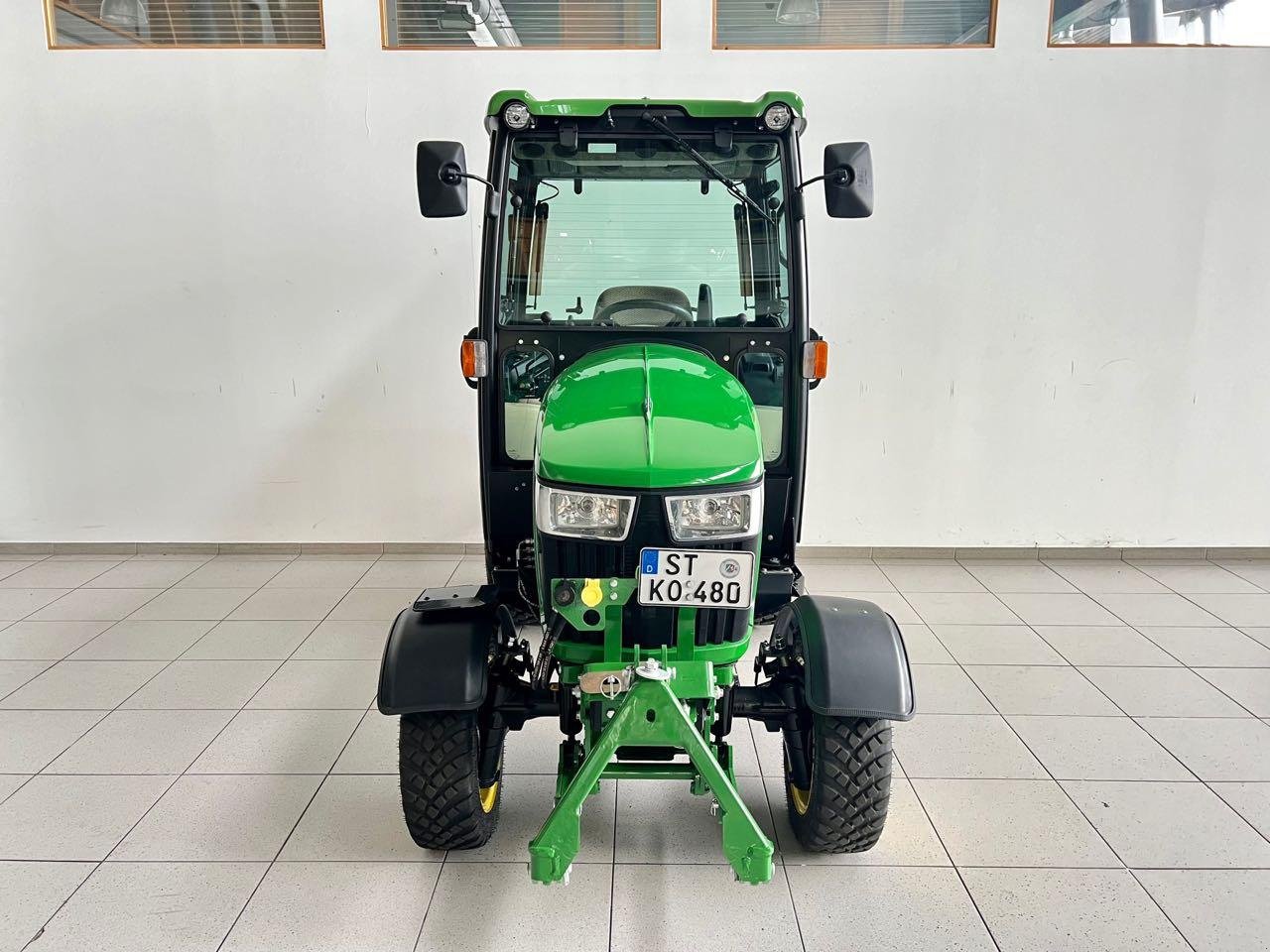 Kommunaltraktor от тип John Deere 2038R, Gebrauchtmaschine в Neubeckum (Снимка 3)