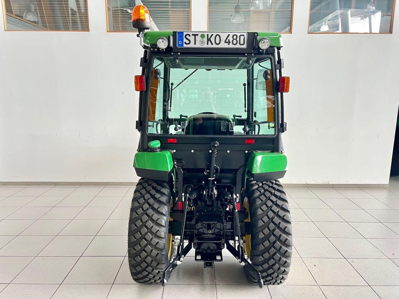 Kommunaltraktor des Typs John Deere 2038R, Gebrauchtmaschine in Neubeckum (Bild 4)