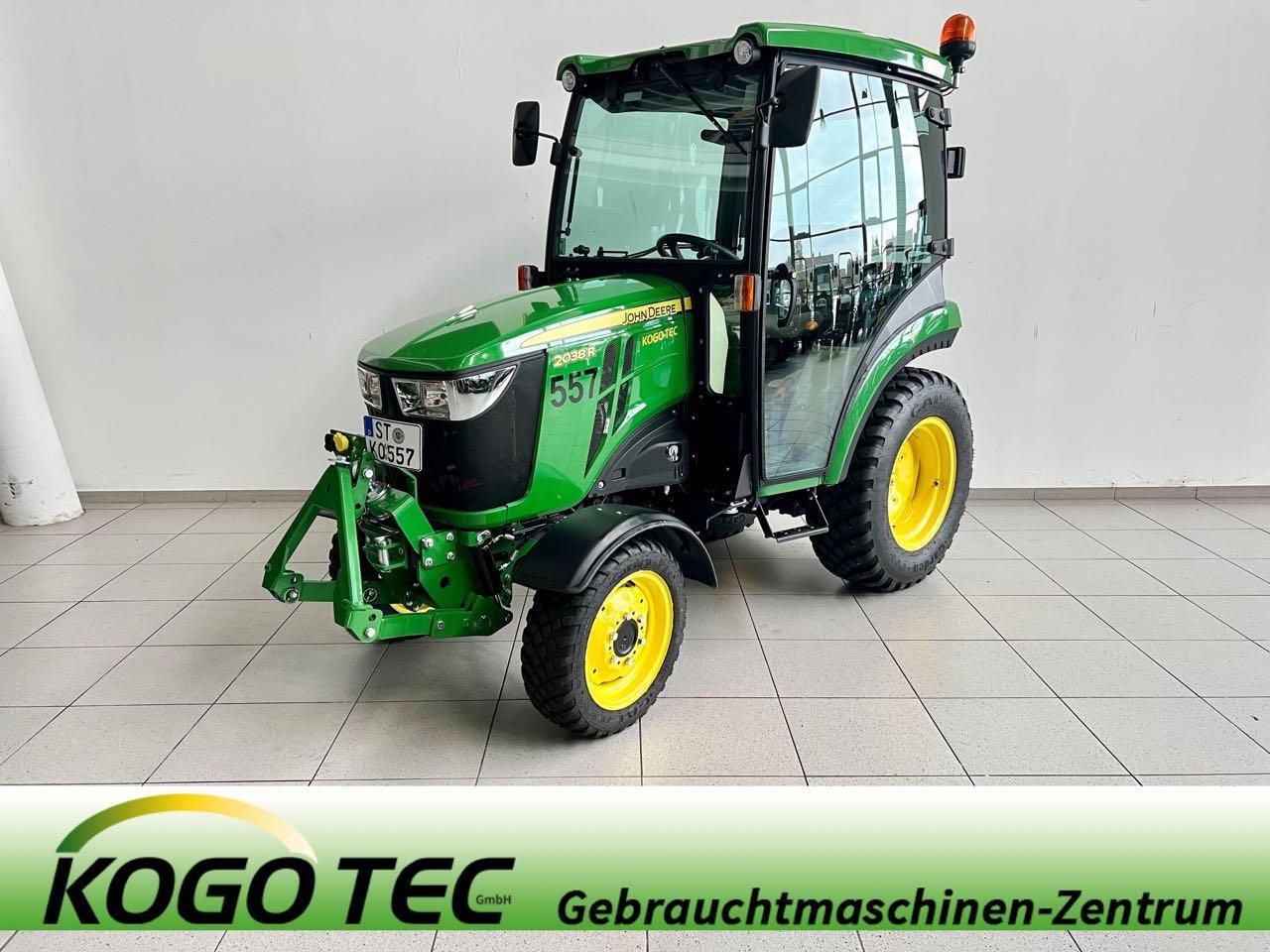 Kommunaltraktor des Typs John Deere 2038R, Gebrauchtmaschine in Neubeckum (Bild 1)