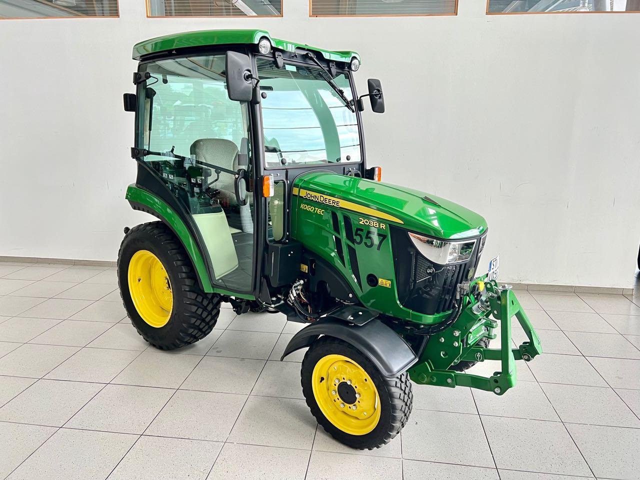 Kommunaltraktor του τύπου John Deere 2038R, Gebrauchtmaschine σε Neubeckum (Φωτογραφία 2)