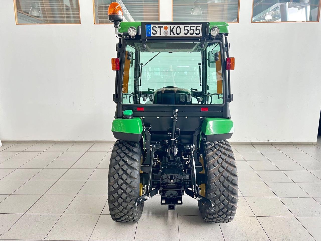 Kommunaltraktor of the type John Deere 2038R, Gebrauchtmaschine in Neubeckum (Picture 4)