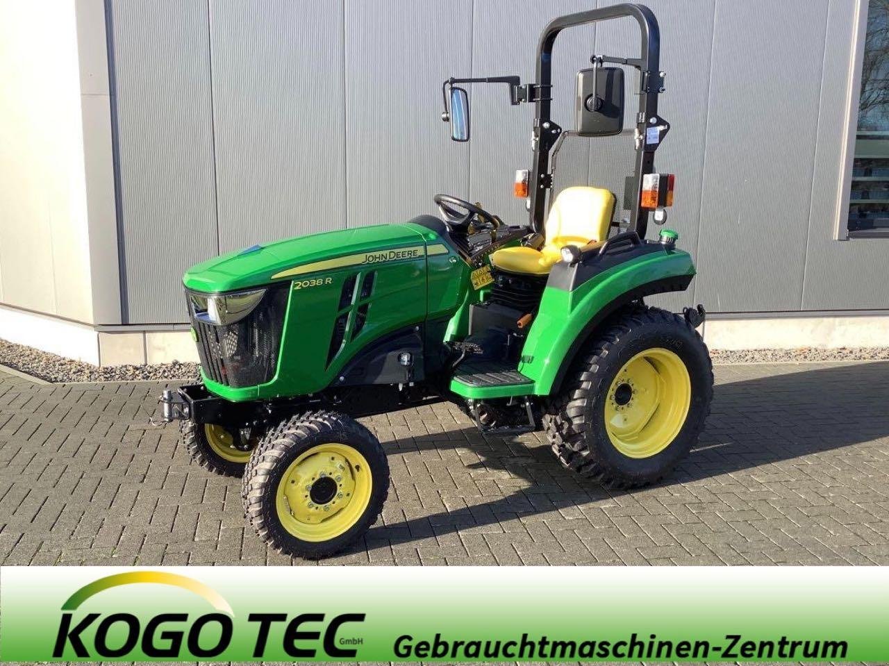 Kommunaltraktor a típus John Deere 2038R, Neumaschine ekkor: Greven (Kép 1)