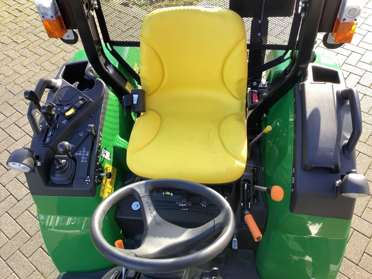 Kommunaltraktor a típus John Deere 2038R, Neumaschine ekkor: Greven (Kép 4)