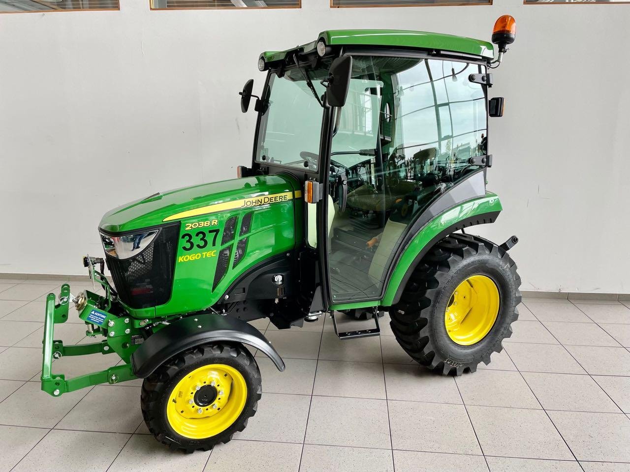 Kommunaltraktor typu John Deere 2038R, Gebrauchtmaschine w Neubeckum (Zdjęcie 4)