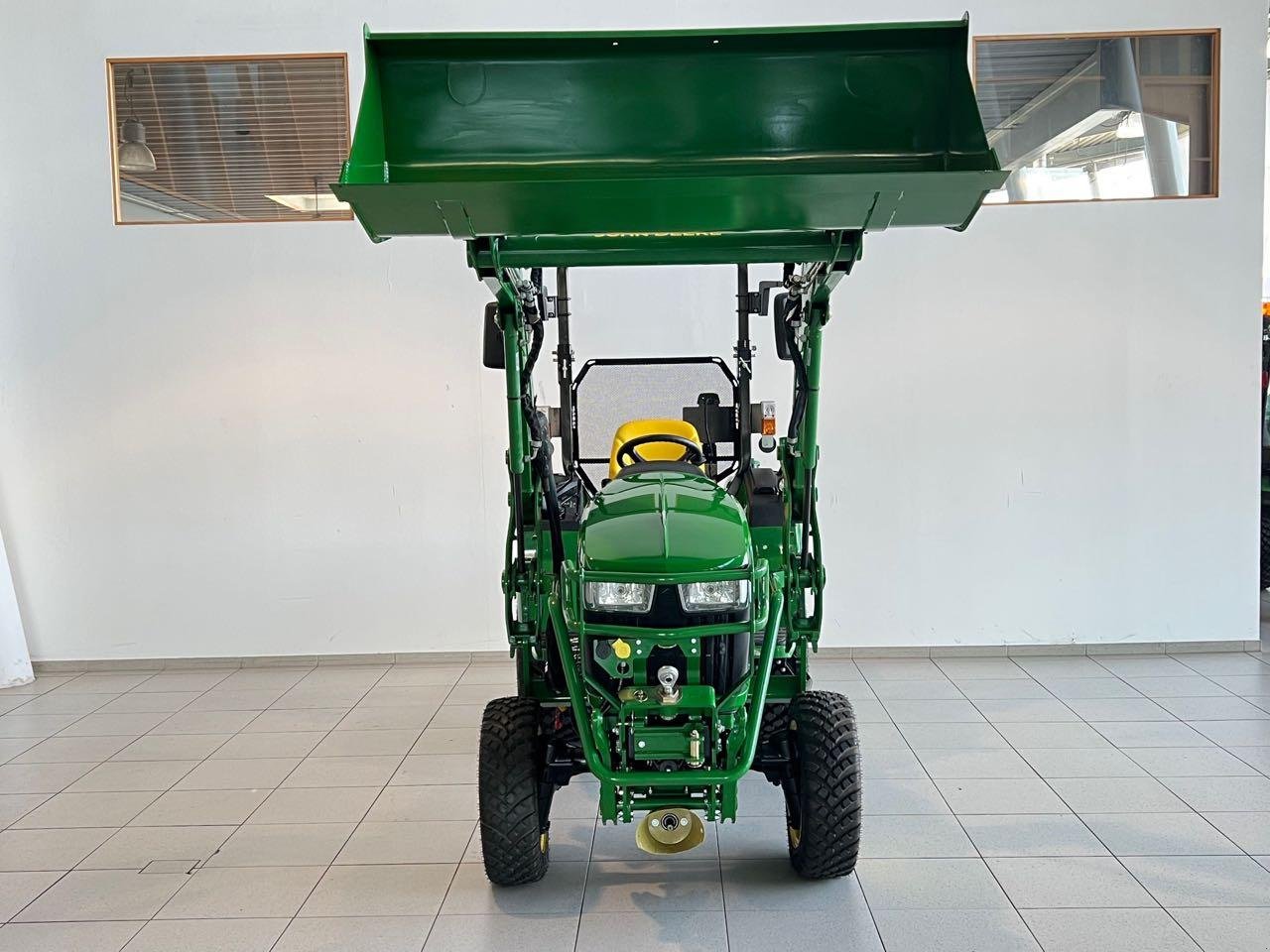 Kommunaltraktor des Typs John Deere 2038R, Gebrauchtmaschine in Neubeckum (Bild 4)