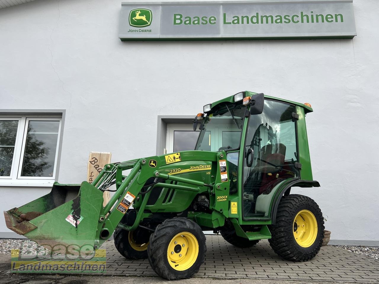 Kommunaltraktor of the type John Deere 2320 + 200CX Frontlader, Gebrauchtmaschine in Holthof (Picture 1)