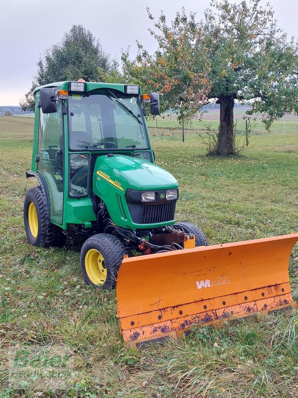 Kommunaltraktor typu John Deere 2320, Gebrauchtmaschine v OBERNDORF-HOCHMOESSINGEN (Obrázok 1)