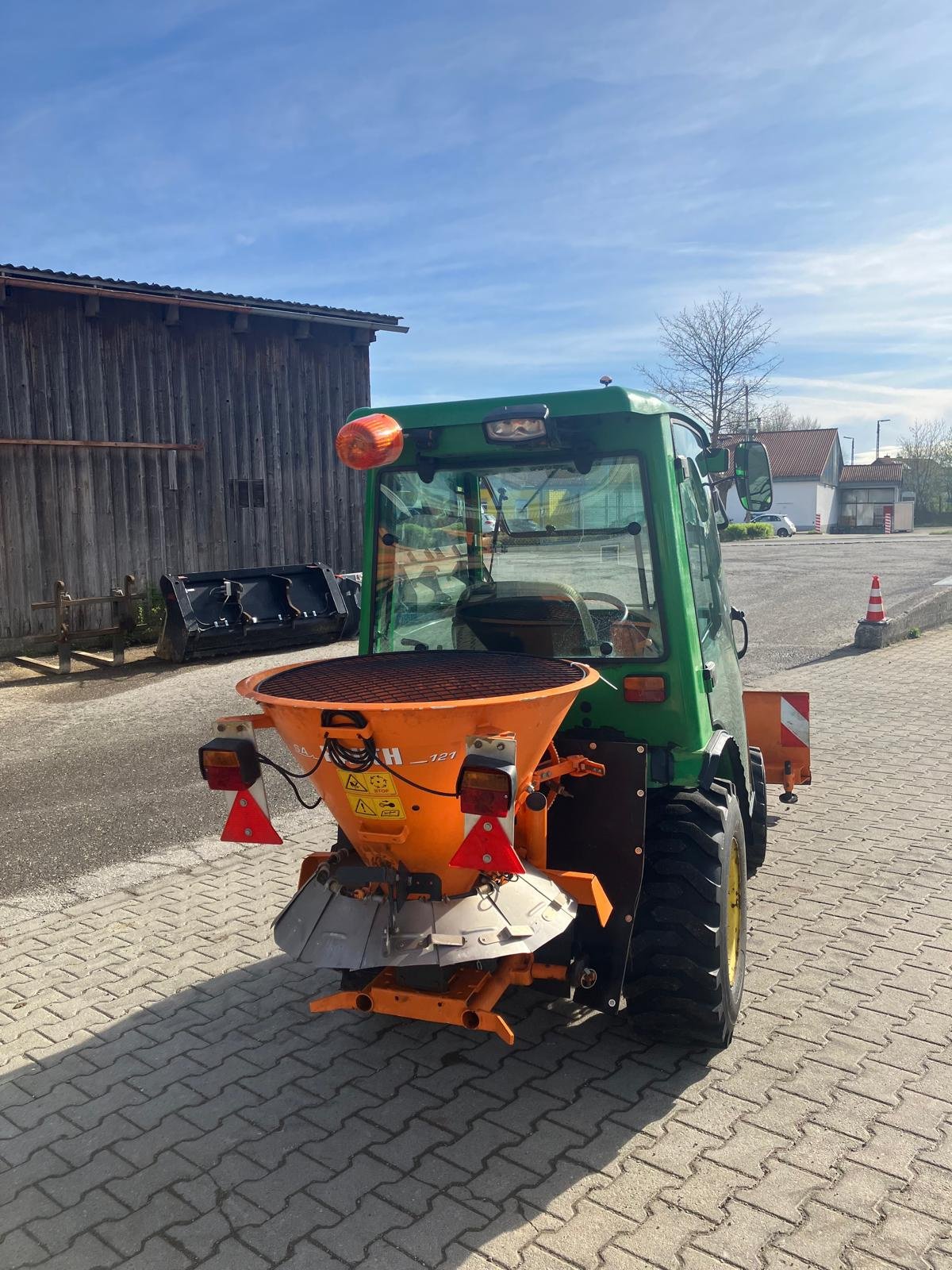 Kommunaltraktor van het type John Deere 2320, Gebrauchtmaschine in Mindelheim (Foto 2)