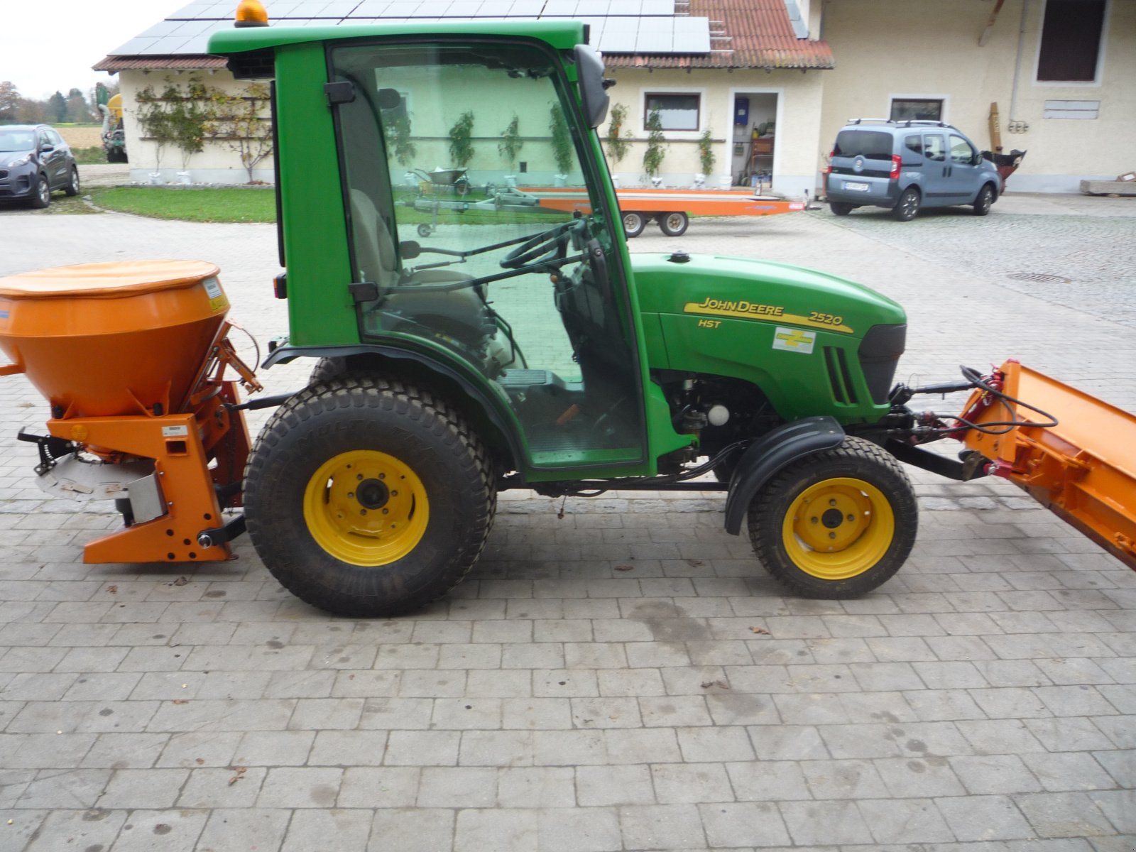 Kommunaltraktor typu John Deere 2520, Gebrauchtmaschine v Neuhaus (Obrázok 2)