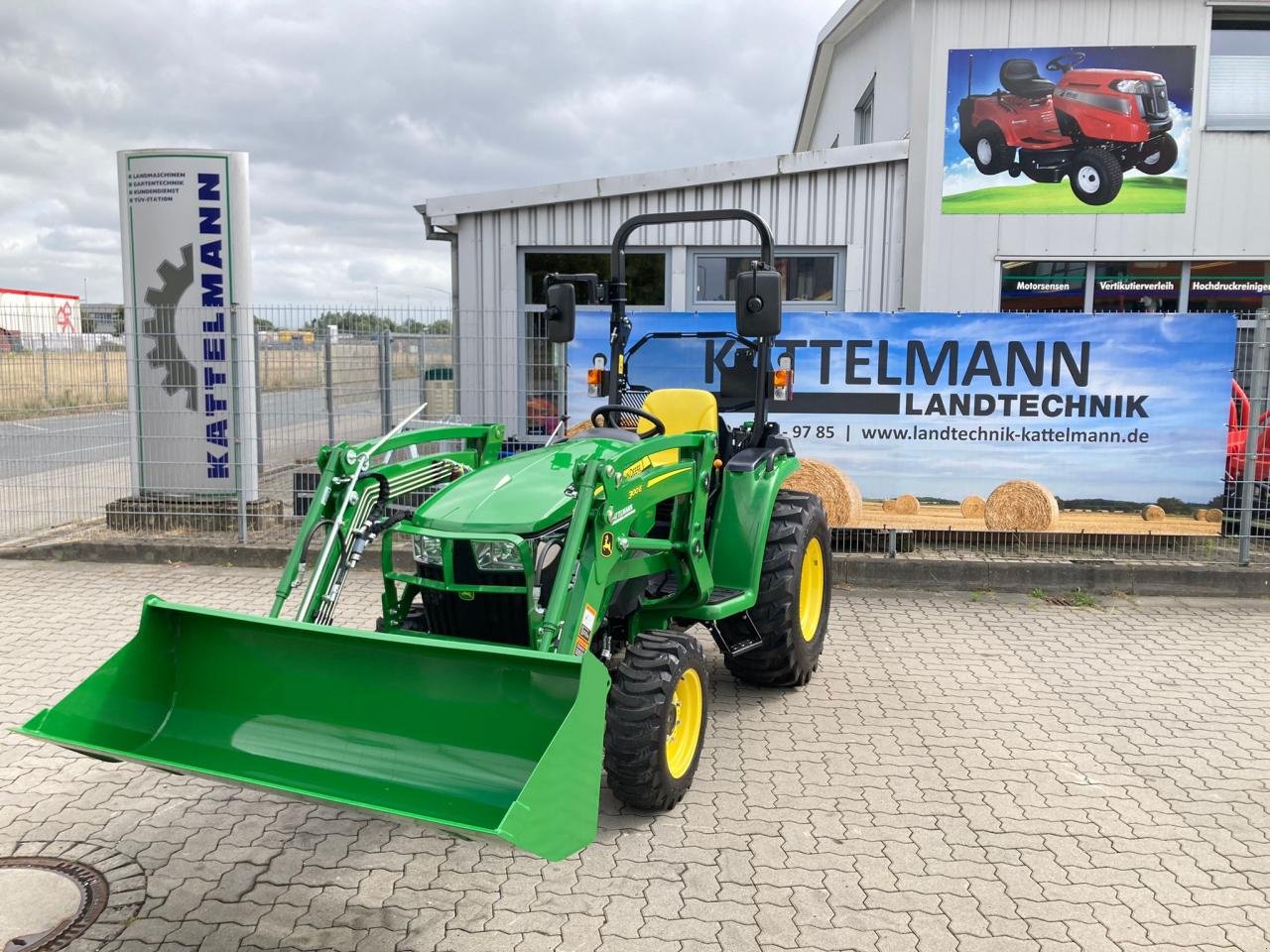 Kommunaltraktor типа John Deere 3025 E, Gebrauchtmaschine в Stuhr (Фотография 1)