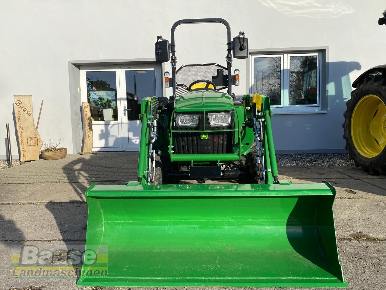 Kommunaltraktor του τύπου John Deere 3025E + Frontlader 300E, Neumaschine σε Holthof (Φωτογραφία 3)