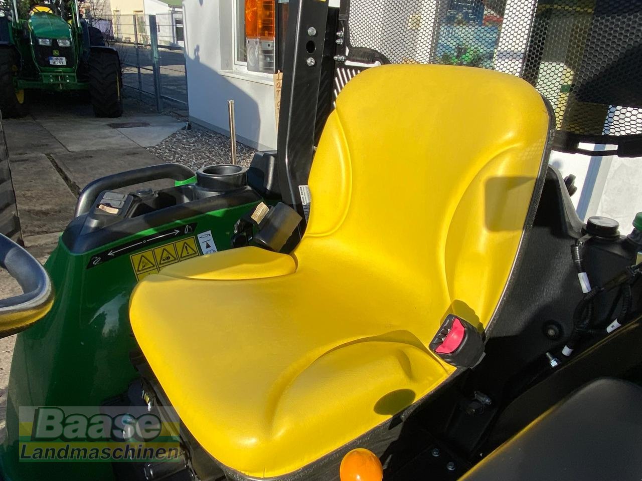 Kommunaltraktor του τύπου John Deere 3025E + Frontlader 300E, Neumaschine σε Holthof (Φωτογραφία 14)