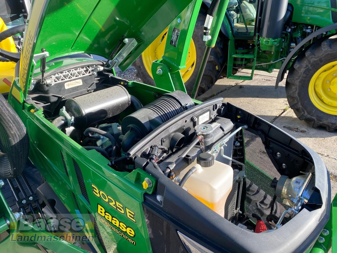 Kommunaltraktor του τύπου John Deere 3025E + Frontlader 300E, Neumaschine σε Holthof (Φωτογραφία 15)