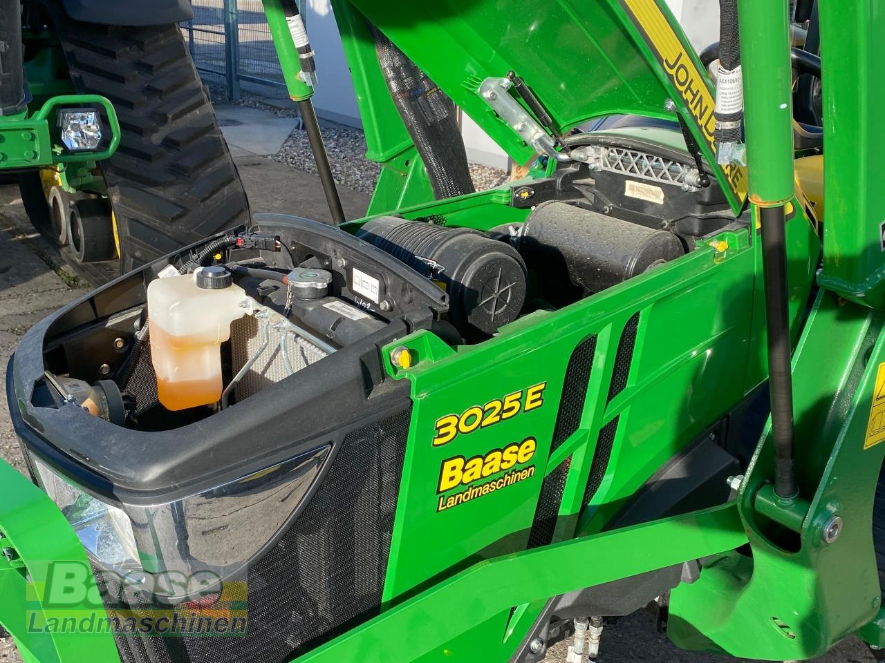 Kommunaltraktor του τύπου John Deere 3025E + Frontlader 300E, Neumaschine σε Holthof (Φωτογραφία 16)