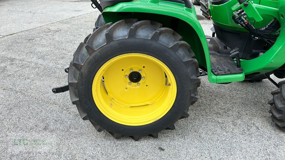 Kommunaltraktor des Typs John Deere 3025E, Neumaschine in Herzogenburg (Bild 14)