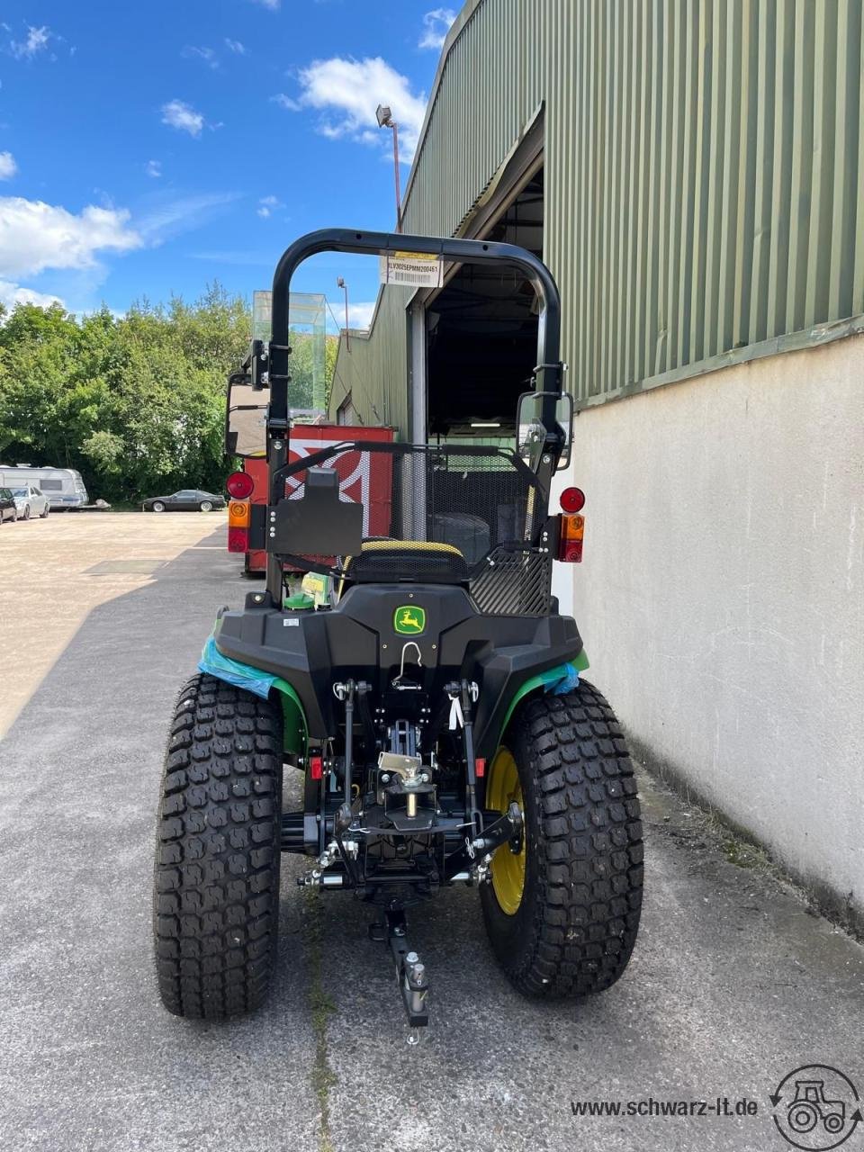 Kommunaltraktor van het type John Deere 3025E, Neumaschine in Aspach (Foto 4)