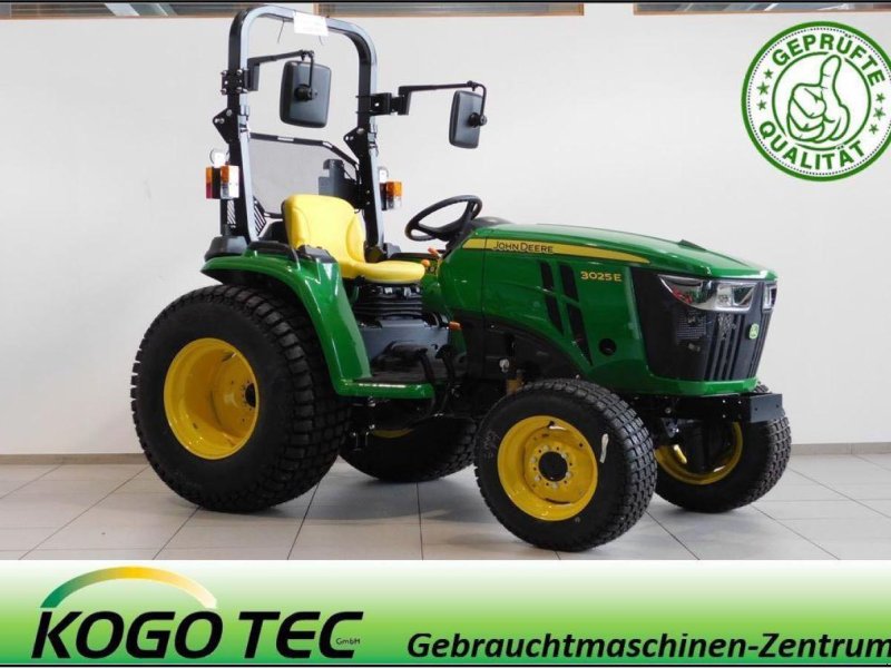 Kommunaltraktor van het type John Deere 3025E, Neumaschine in Neubeckum (Foto 1)