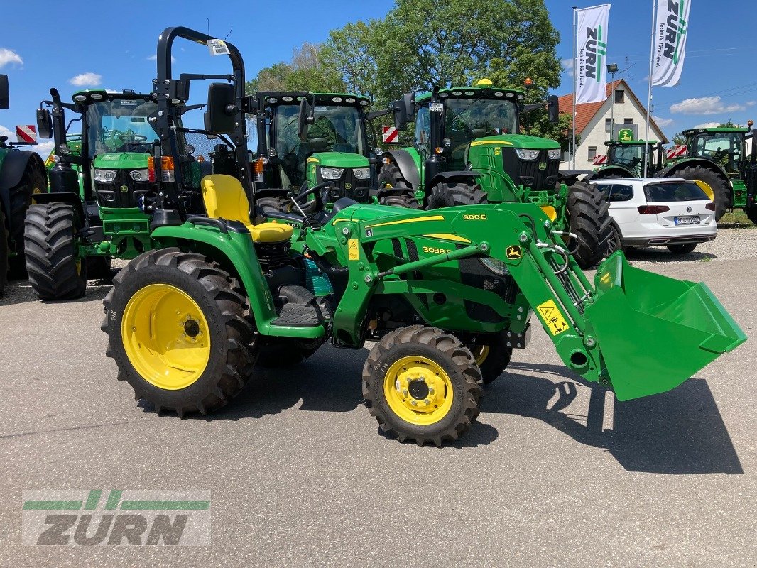 Kommunaltraktor des Typs John Deere 3038E, Neumaschine in Kanzach (Bild 2)