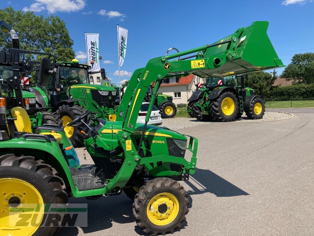 Kommunaltraktor typu John Deere 3038E, Neumaschine v Kanzach (Obrázok 12)