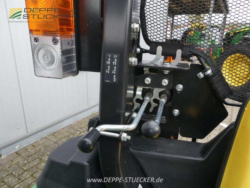 Kommunaltraktor du type John Deere 3038E, Gebrauchtmaschine en Lauterberg/Barbis (Photo 17)