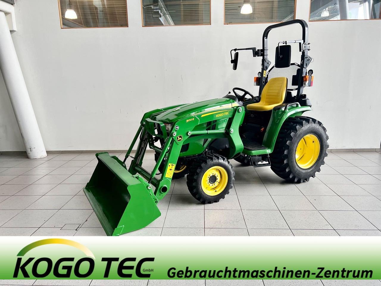 Kommunaltraktor des Typs John Deere 3038E, Gebrauchtmaschine in Neubeckum (Bild 1)