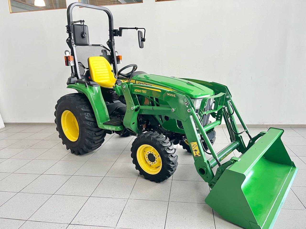 Kommunaltraktor Türe ait John Deere 3038E, Gebrauchtmaschine içinde Neubeckum (resim 2)