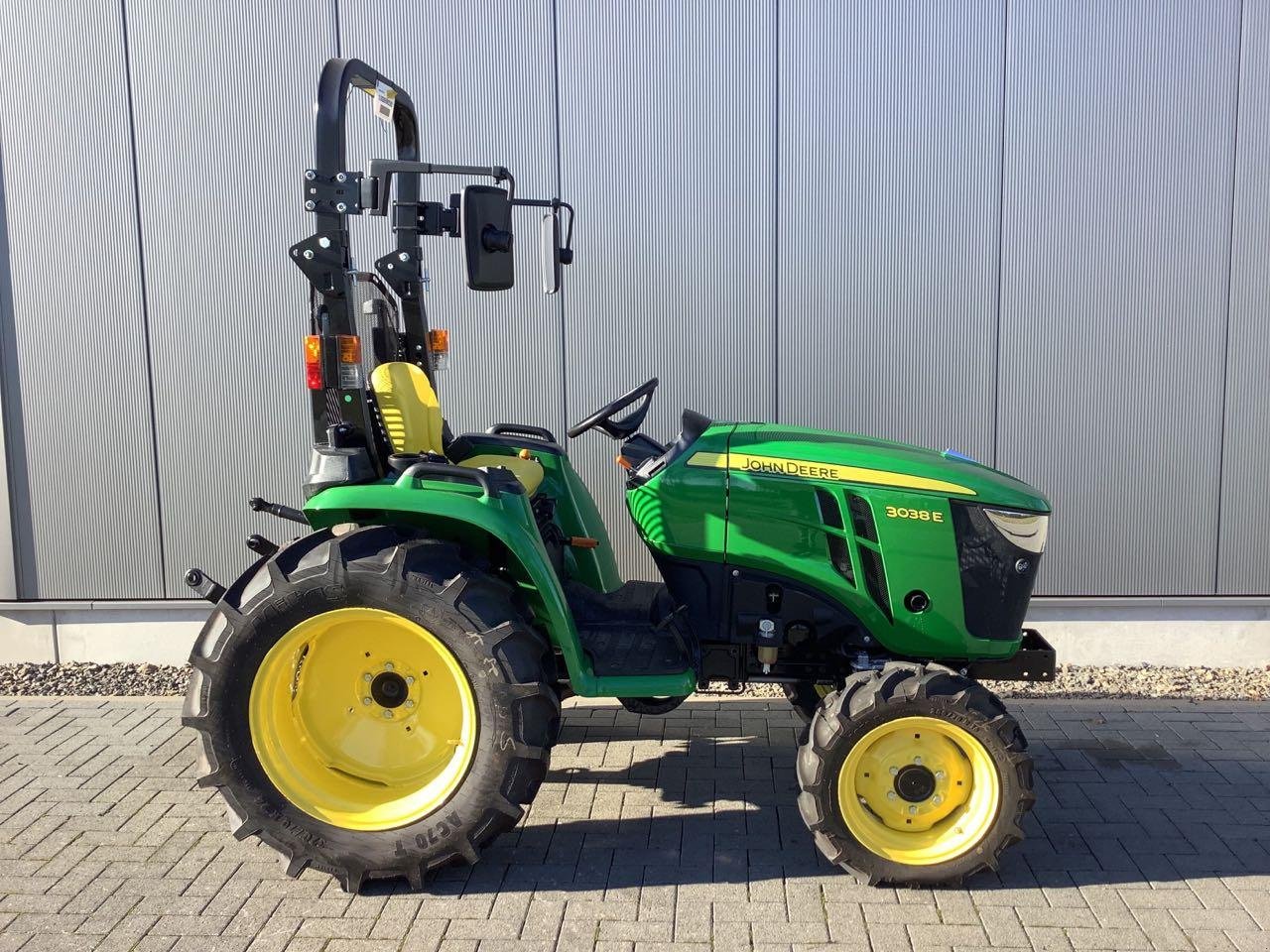 Kommunaltraktor a típus John Deere 3038E, Neumaschine ekkor: Greven (Kép 2)