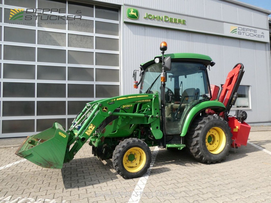 Kommunaltraktor des Typs John Deere 3038R mit FL 320R + Schneeschild etc., Gebrauchtmaschine in Lauterberg/Barbis (Bild 2)