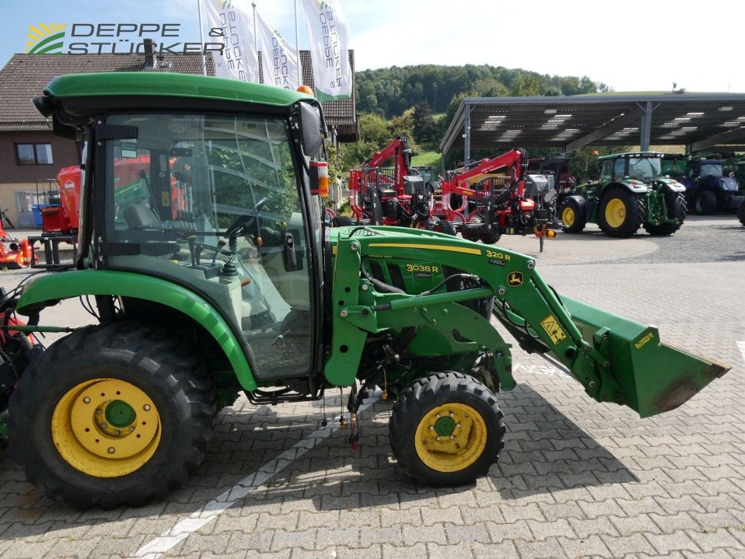 Kommunaltraktor des Typs John Deere 3038R mit FL 320R + Schneeschild etc., Gebrauchtmaschine in Lauterberg/Barbis (Bild 4)