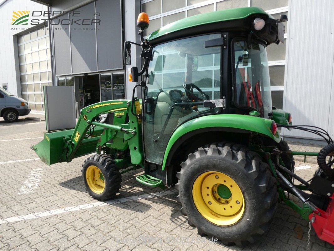 Kommunaltraktor typu John Deere 3038R mit FL 320R + Schneeschild etc., Gebrauchtmaschine v Lauterberg/Barbis (Obrázek 10)