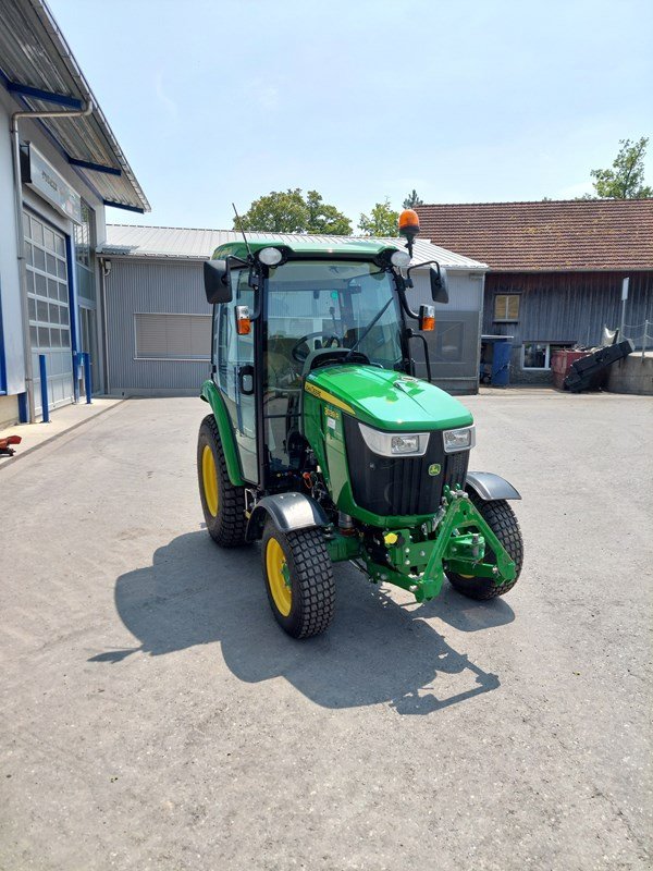 Kommunaltraktor от тип John Deere 3039R, Ausstellungsmaschine в Eichberg (Снимка 5)