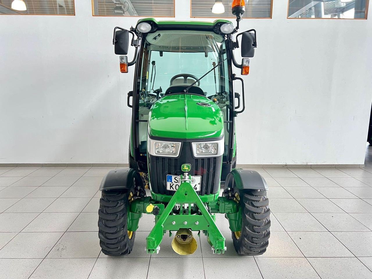 Kommunaltraktor Türe ait John Deere 3039R, Gebrauchtmaschine içinde Neubeckum (resim 2)