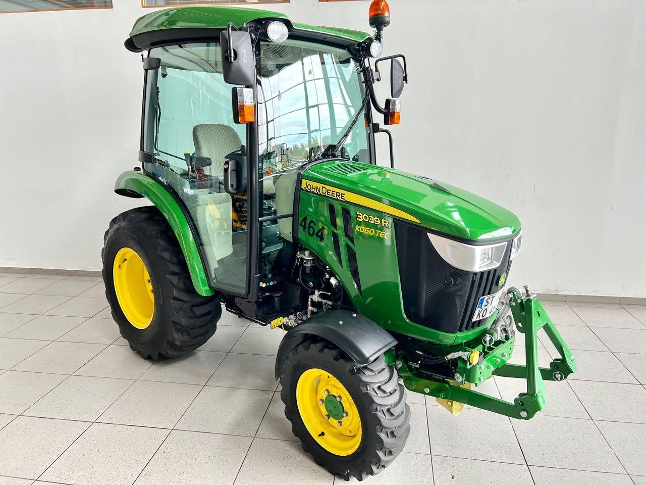 Kommunaltraktor Türe ait John Deere 3039R, Gebrauchtmaschine içinde Neubeckum (resim 2)