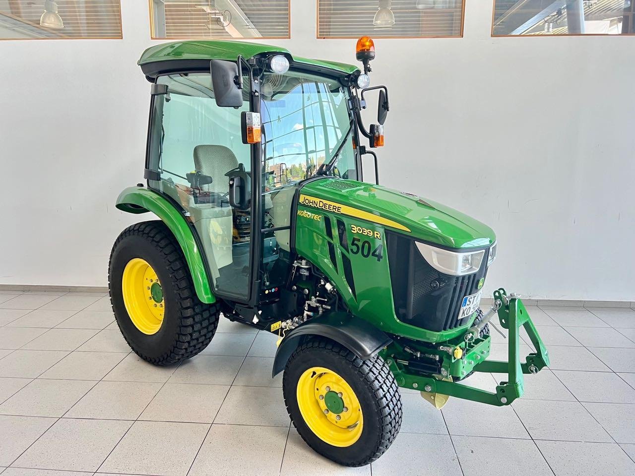 Kommunaltraktor van het type John Deere 3039R, Gebrauchtmaschine in Neubeckum (Foto 2)